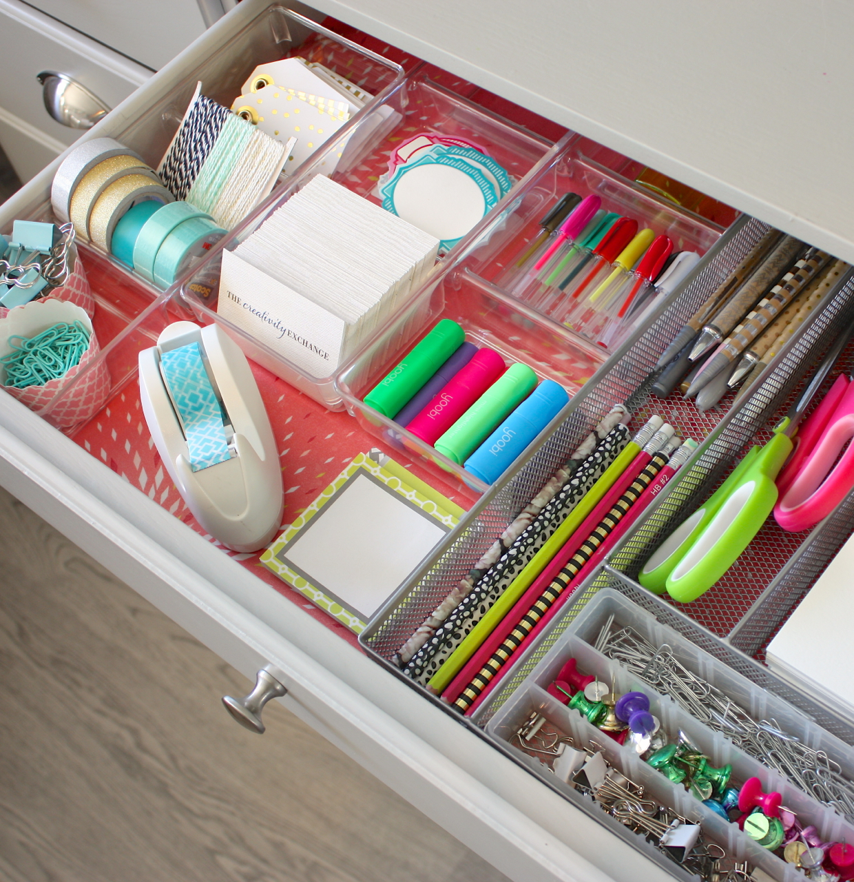 Creative Office and Desk Organizing Solutions